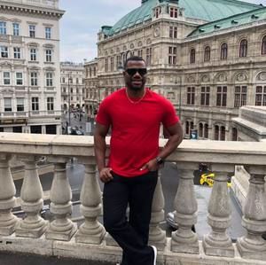 Meet your Posher, Lewis